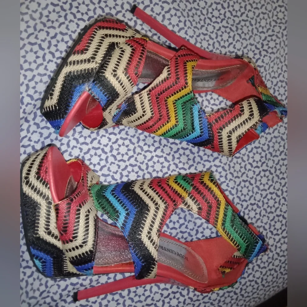 Super cute heels 👠 🥰 - Picture 6 of 8